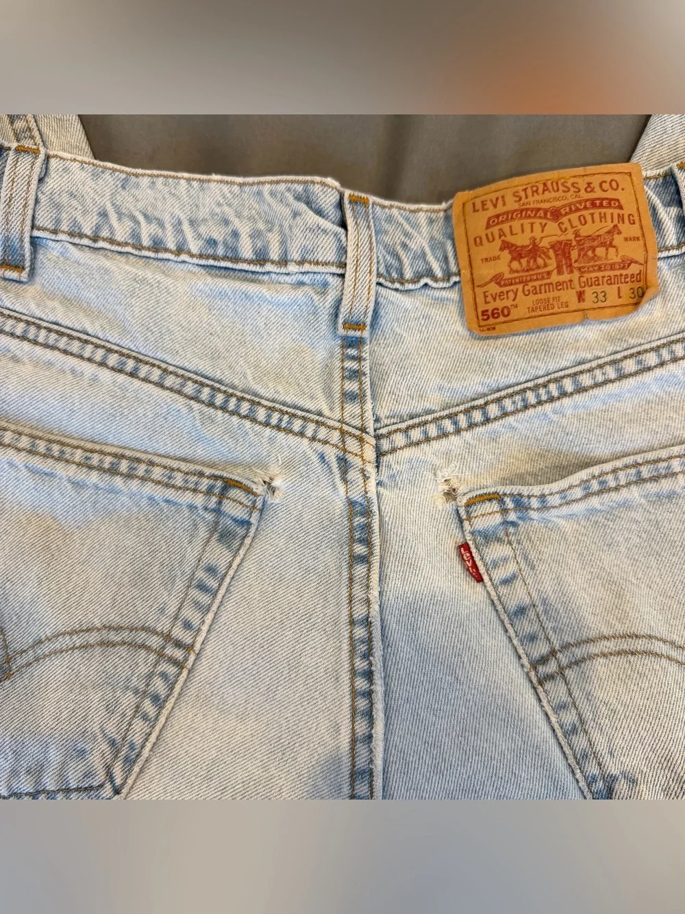 VTG Levis 560 Jeans Mens 33x30 Blue Loose Tapered Light Wash USA Batwing